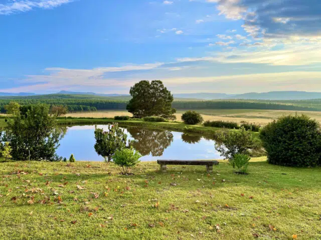 Far Away Place - Dashy Luxury 5-Sleeper Cottage (Midlands Meander Accommodation)